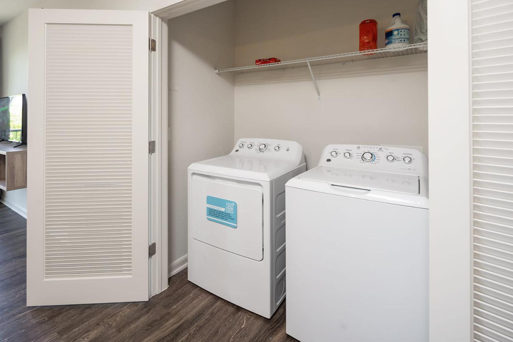Uptown 4Th Ward Luxury Apt Year-Round Pool Шарлът Екстериор снимка