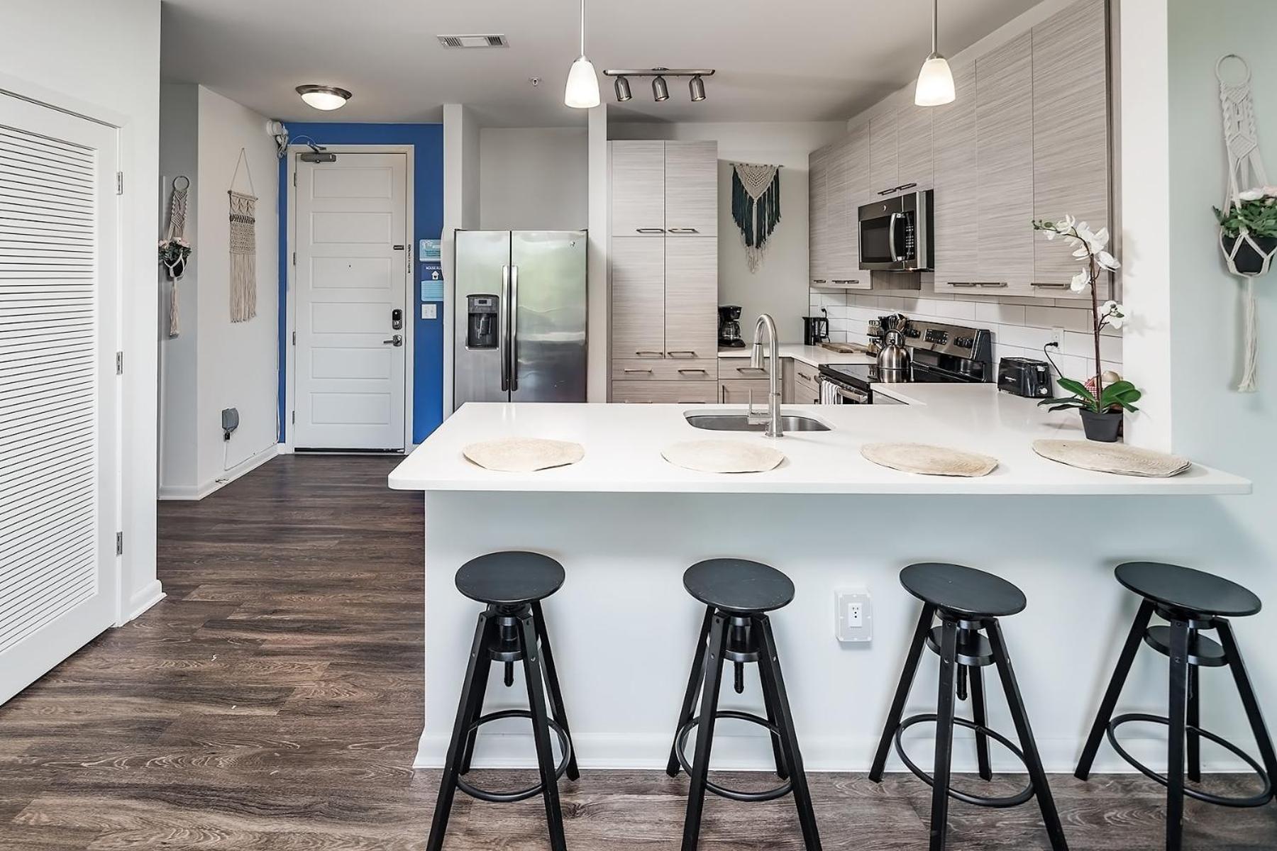 Uptown 4Th Ward Luxury Apt Year-Round Pool Шарлът Екстериор снимка