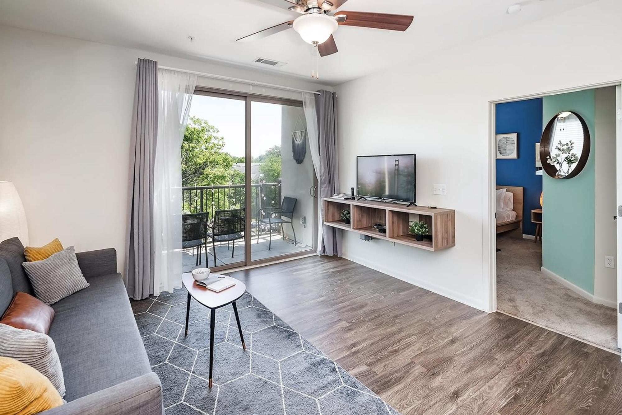 Uptown 4Th Ward Luxury Apt Year-Round Pool Шарлът Екстериор снимка