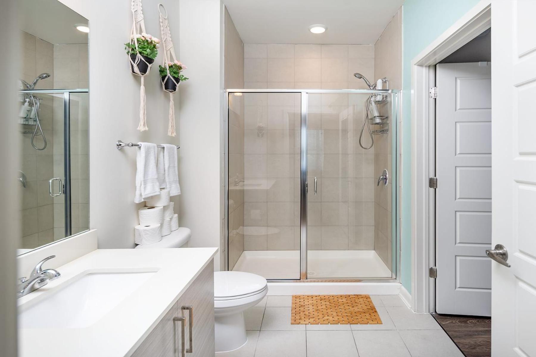 Uptown 4Th Ward Luxury Apt Year-Round Pool Шарлът Екстериор снимка