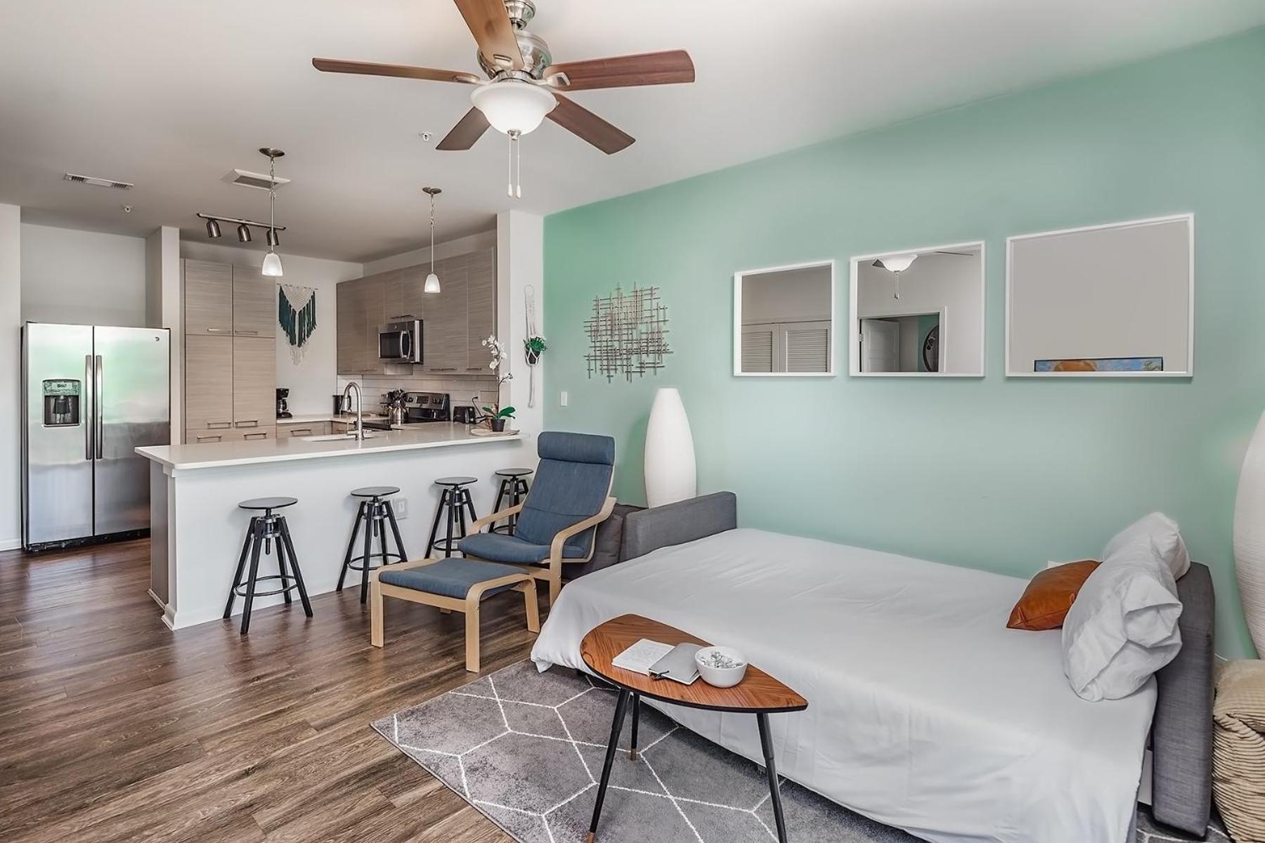 Uptown 4Th Ward Luxury Apt Year-Round Pool Шарлът Екстериор снимка