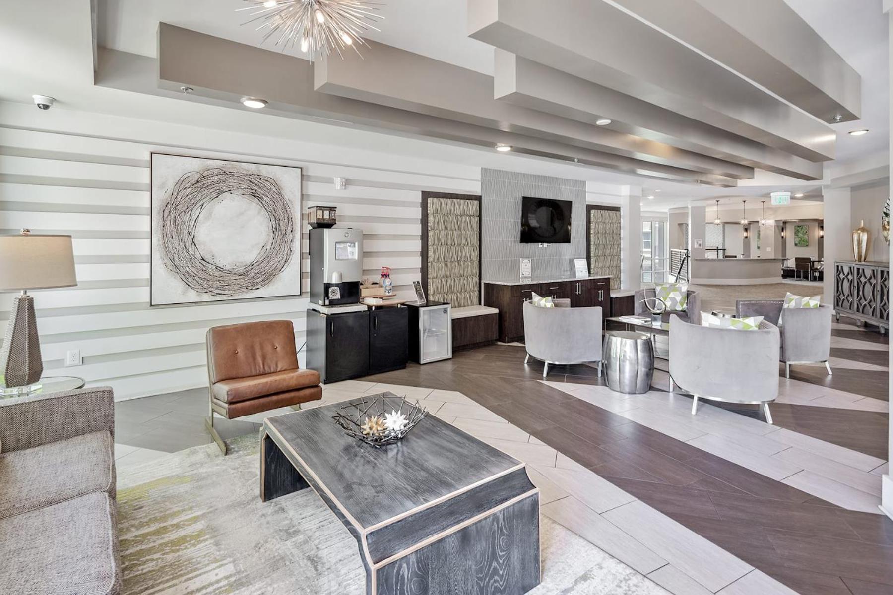 Uptown 4Th Ward Luxury Apt Year-Round Pool Шарлът Екстериор снимка