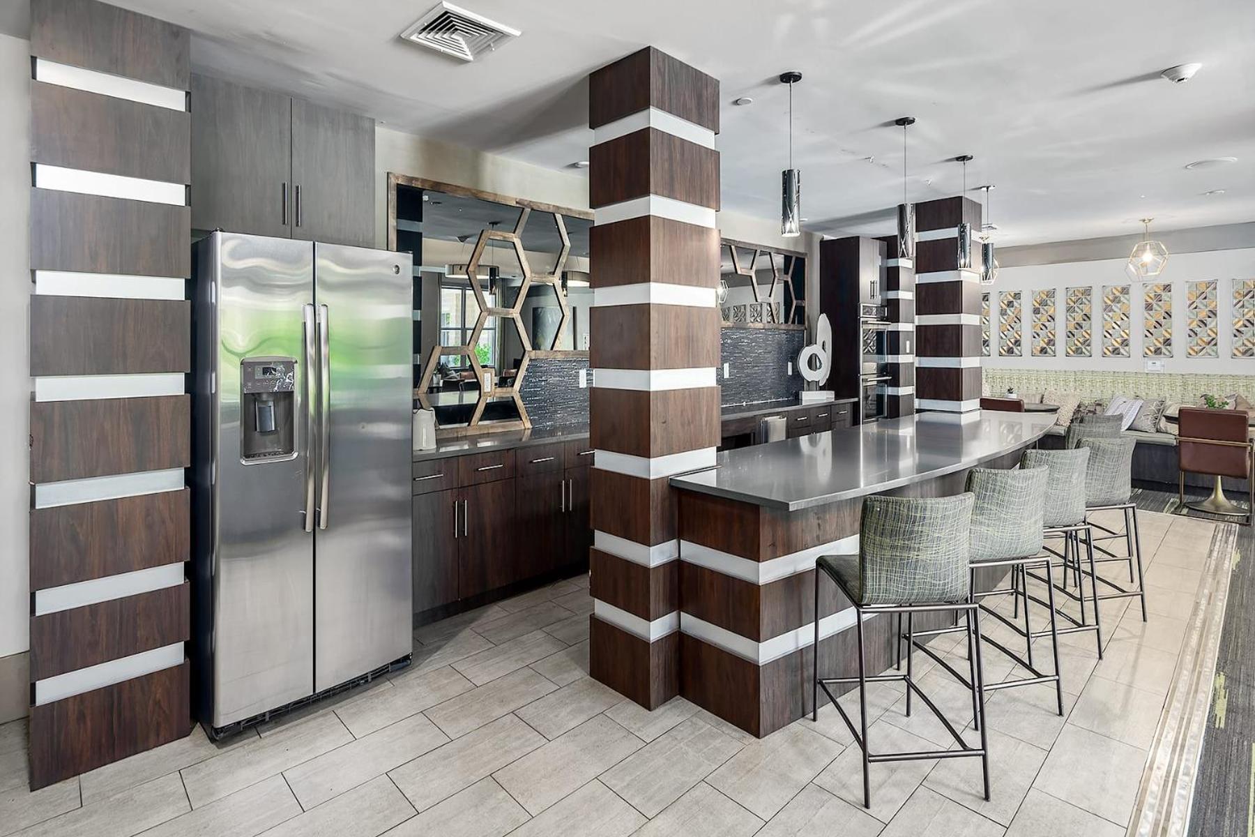 Uptown 4Th Ward Luxury Apt Year-Round Pool Шарлът Екстериор снимка