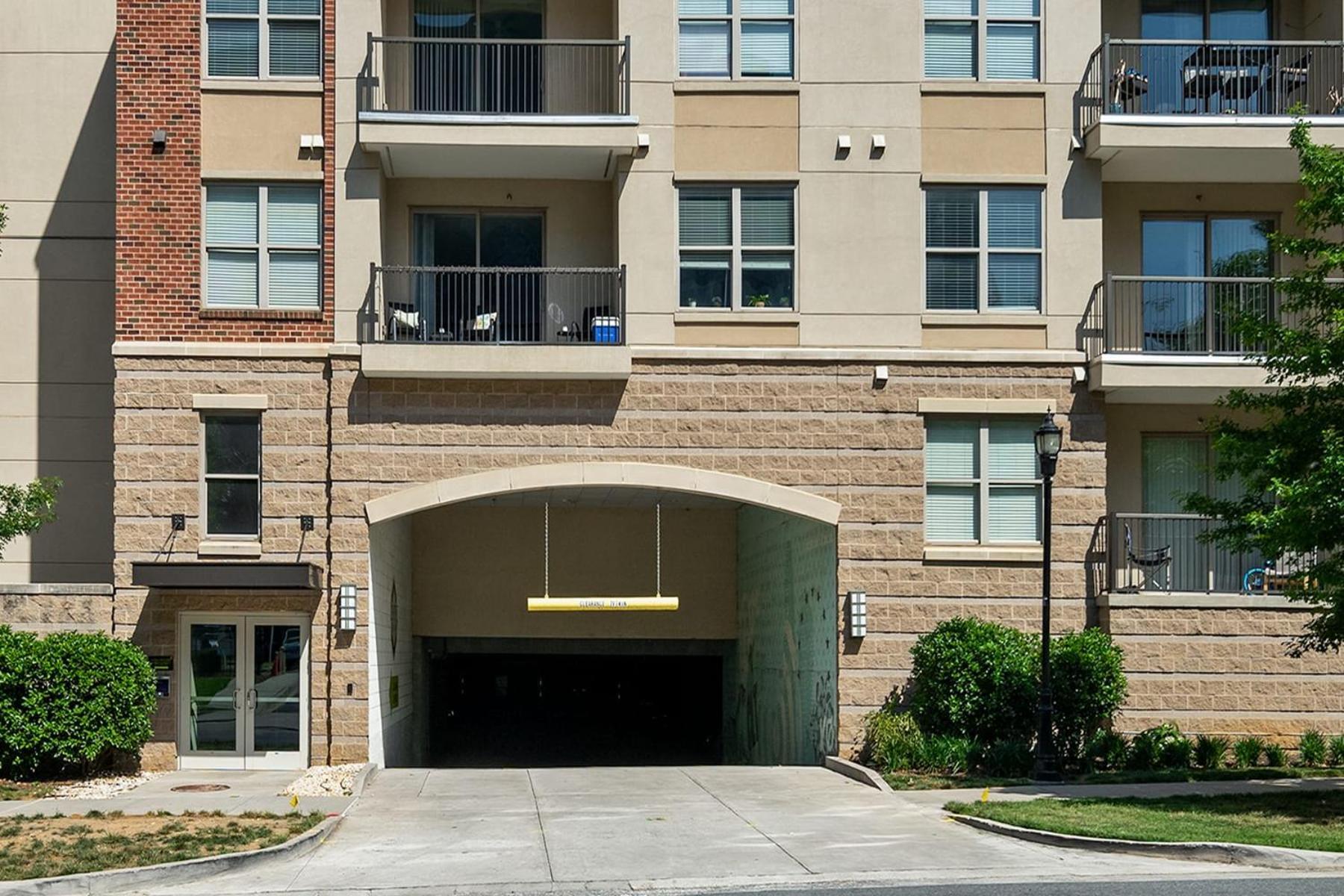 Uptown 4Th Ward Luxury Apt Year-Round Pool Шарлът Екстериор снимка
